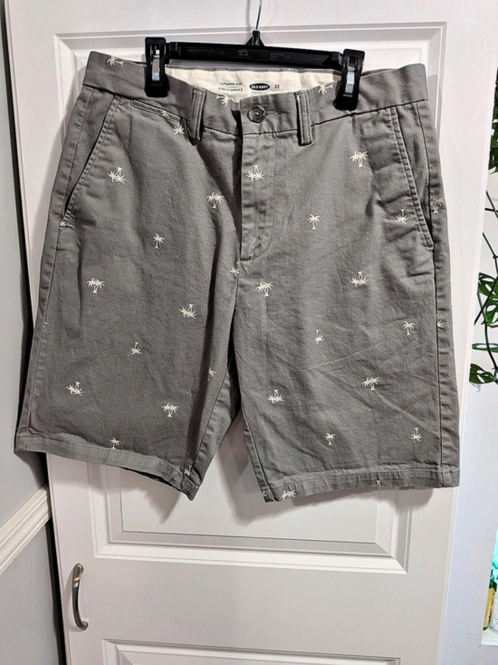Old Navy Ultimate Slim Built-In Flex Shorts Gray Waist 32